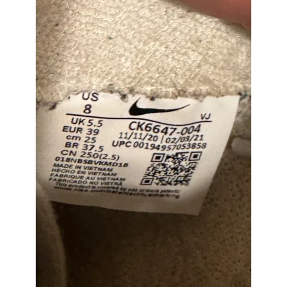 Nike Women’s Waffle Racer 2X Desert Sand/Mean Green Size 8