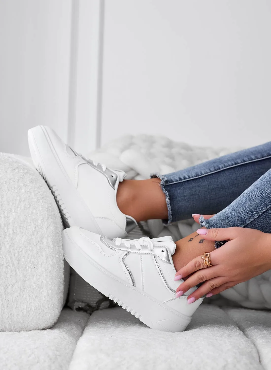Sneakers con inserti glitter argento