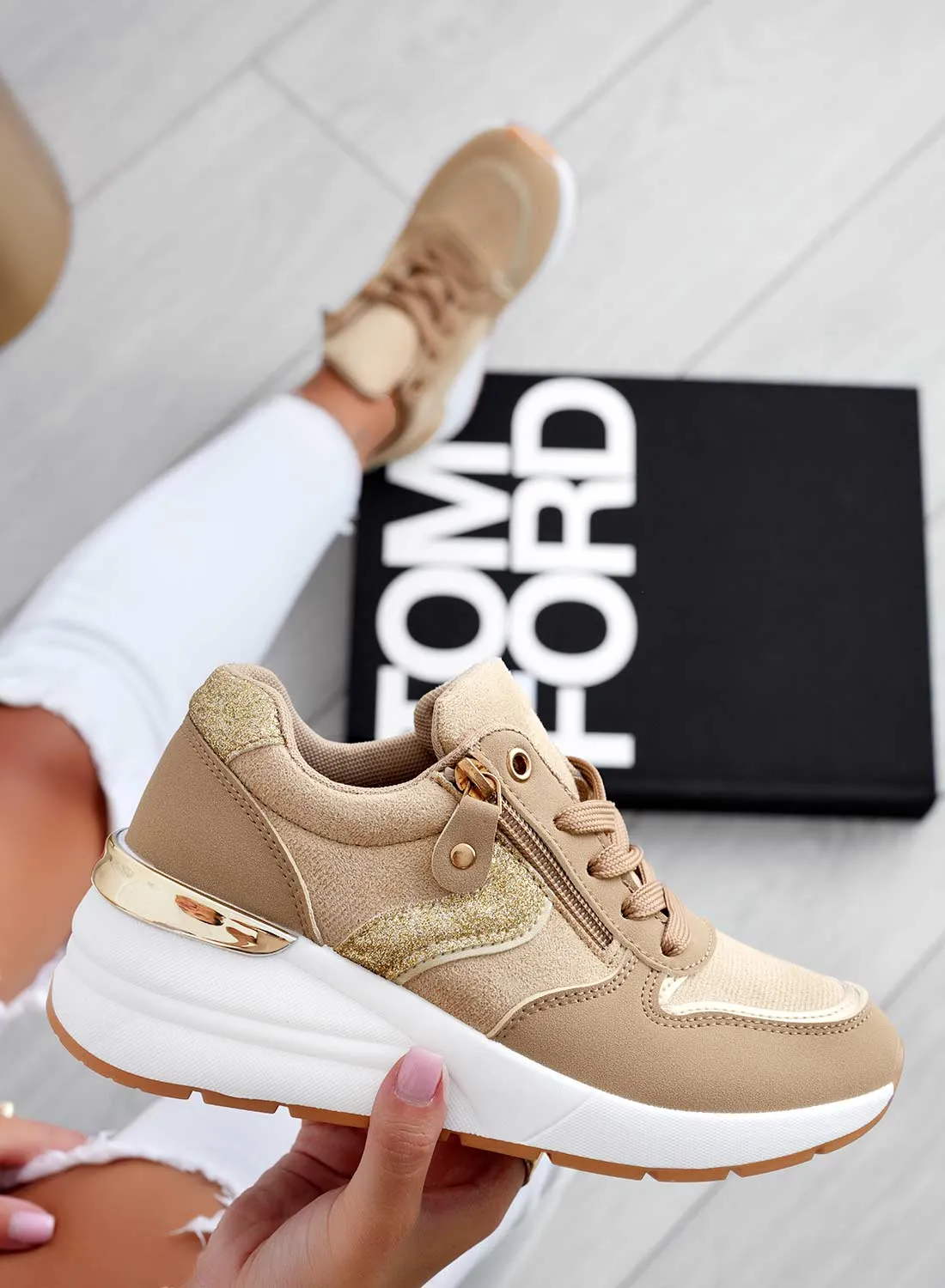 Sneakers fango con inserti glitter