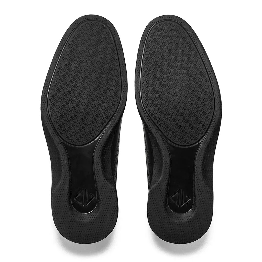 THE CAP-TOE