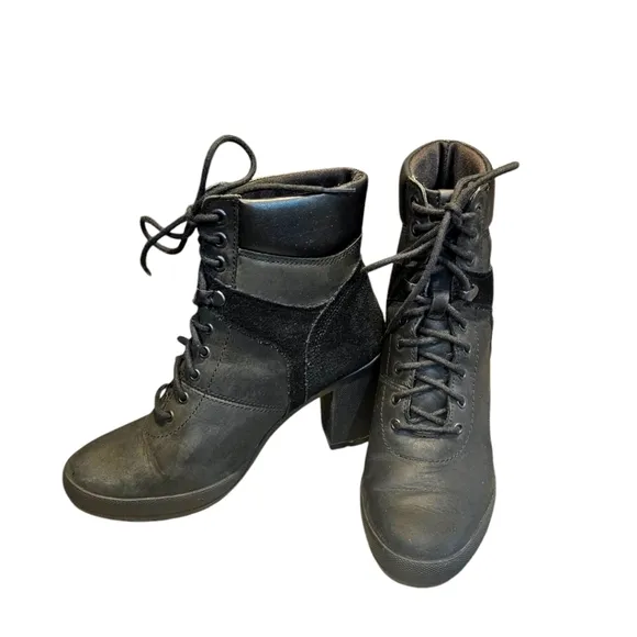 Timberland Women's Heeled Black Leather / Suede Ankle Bootie. Size‎ 7
