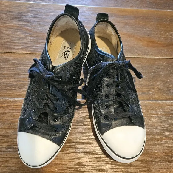 UGG AUSTRALIA EVERA LEATHER &amp; SHEEPSKIN BLACK GLITTER SNEAKERS WHITE OUTSOLES 8