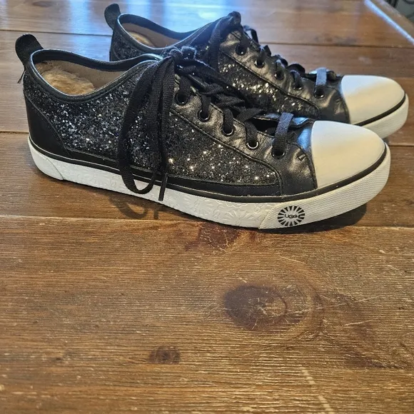 UGG AUSTRALIA EVERA LEATHER &amp; SHEEPSKIN BLACK GLITTER SNEAKERS WHITE OUTSOLES 8