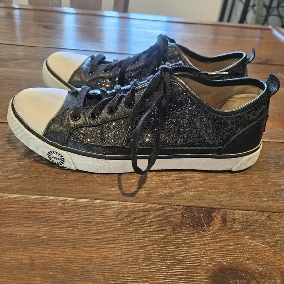 UGG AUSTRALIA EVERA LEATHER &amp; SHEEPSKIN BLACK GLITTER SNEAKERS WHITE OUTSOLES 8