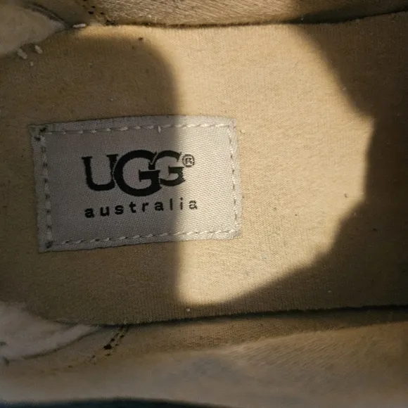 UGG AUSTRALIA EVERA LEATHER &amp; SHEEPSKIN BLACK GLITTER SNEAKERS WHITE OUTSOLES 8