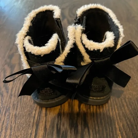 UGG Cecily Black Zippered Ankle Boots with Bow