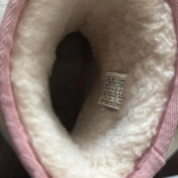 UGG Kids CLASSIC II BOOT METALLIC GLITTER - ROSE GOLD Size 7 or Women’s 8 or 9