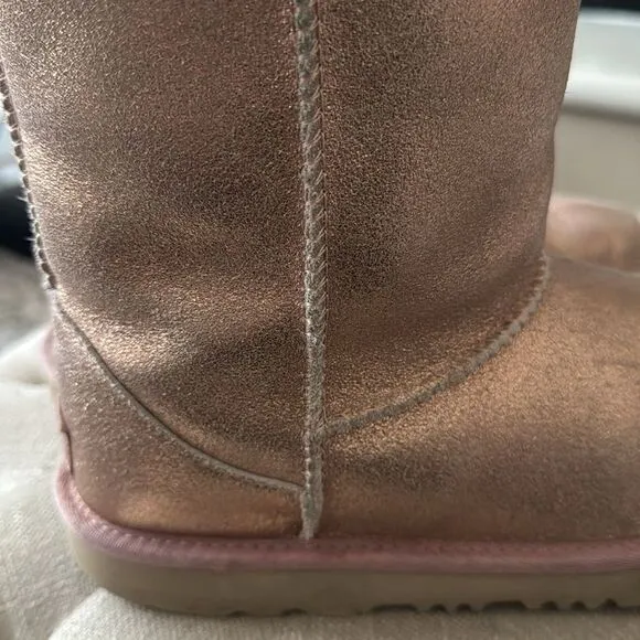UGG Kids CLASSIC II BOOT METALLIC GLITTER - ROSE GOLD Size 7 or Women’s 8 or 9