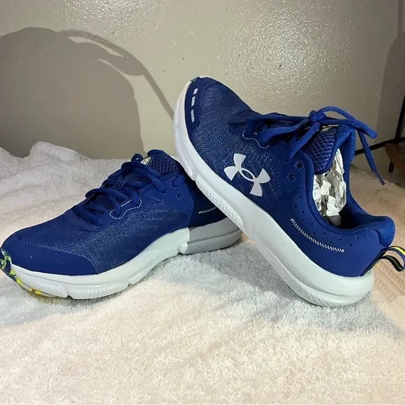 Under Armour Blue Athletic Shoes boys size 5.5 Y