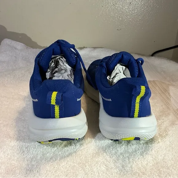 Under Armour Blue Athletic Shoes boys size 5.5 Y