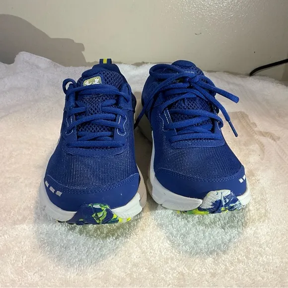 Under Armour Blue Athletic Shoes boys size 5.5 Y
