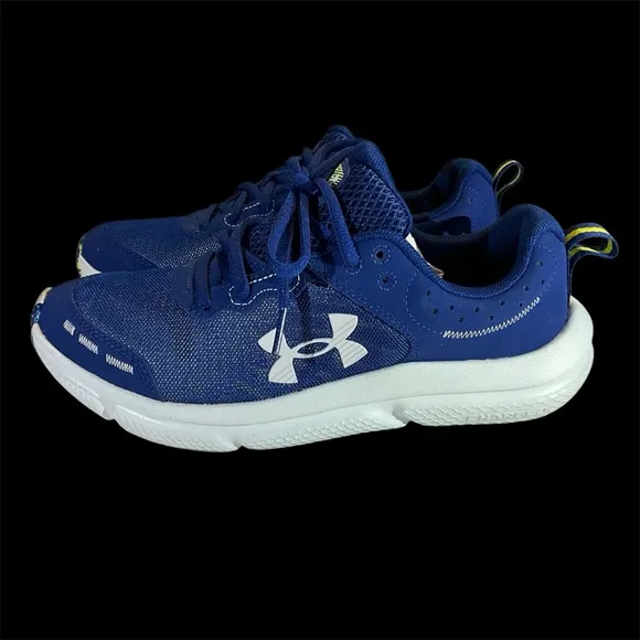 Under Armour Blue Athletic Shoes boys size 5.5 Y