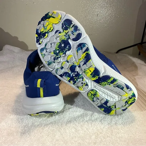 Under Armour Blue Athletic Shoes boys size 5.5 Y