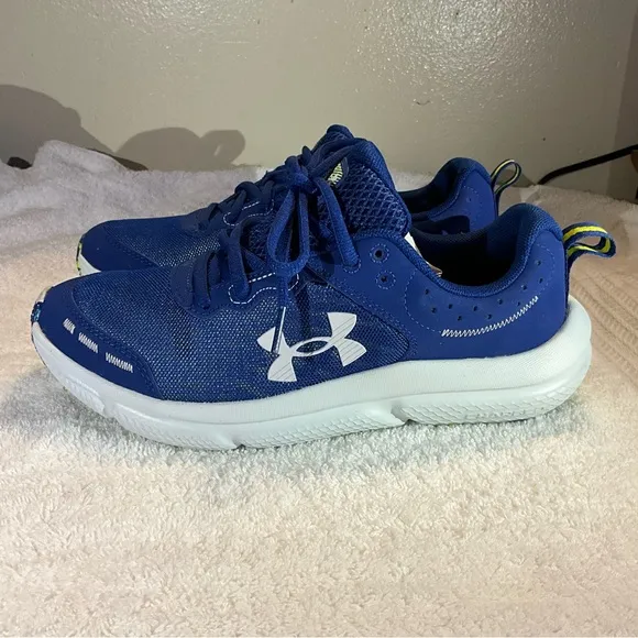 Under Armour Blue Athletic Shoes boys size 5.5 Y