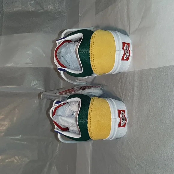Vans Sneakers, Brand NEW, Women size 7