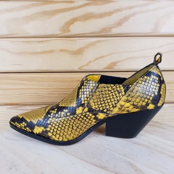 Vince Camuto 6.5 US Jetera Leather Ankle Western Booties Mustard Snakeskin NEW