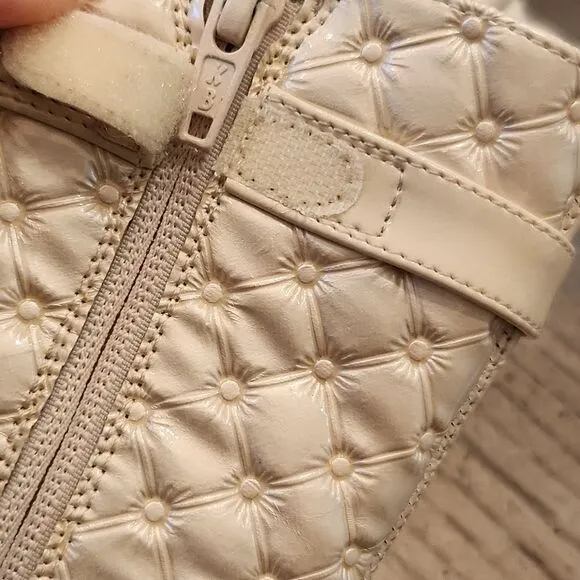 White beige shiny quilted boots size 8 girls New only tried on indoors