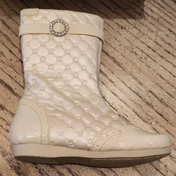 White beige shiny quilted boots size 8 girls New only tried on indoors
