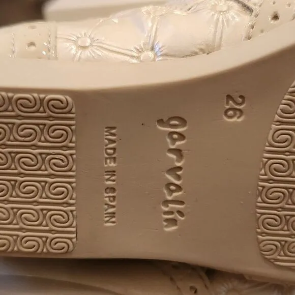 White beige shiny quilted boots size 8 girls New only tried on indoors