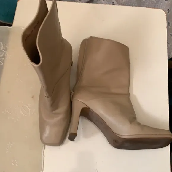 Y2K AMANDA SMITH CREAM COLOR BLOCK HEEL BOOTS