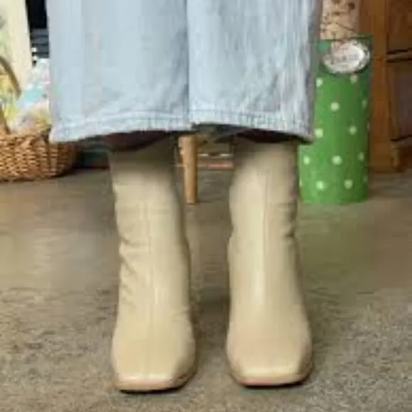 Y2K AMANDA SMITH CREAM COLOR BLOCK HEEL BOOTS