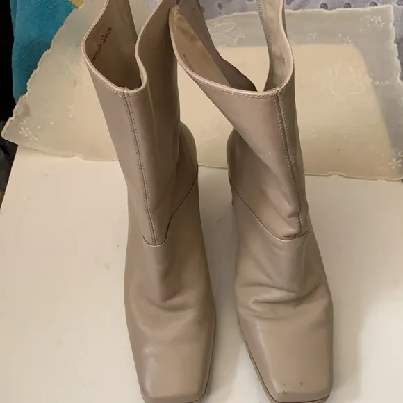 Y2K AMANDA SMITH CREAM COLOR BLOCK HEEL BOOTS